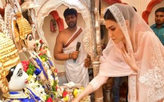 adipurush-kriti-sanon-seeks-blessing-at-tulsibaug-ram-mandir-after-janaki-poster-release-see